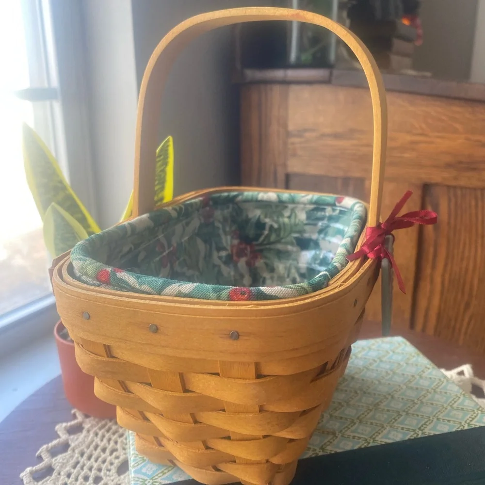 Longaberger 2002 Festive Holiday Christmas Woven Basket with Red Accents